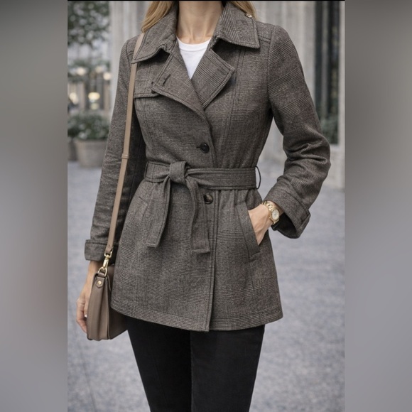 Banana Republic Jackets & Blazers - Banana Republic Black Plaid Short Trench, Size 2